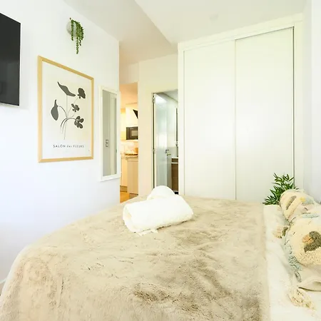 Apartment No Living